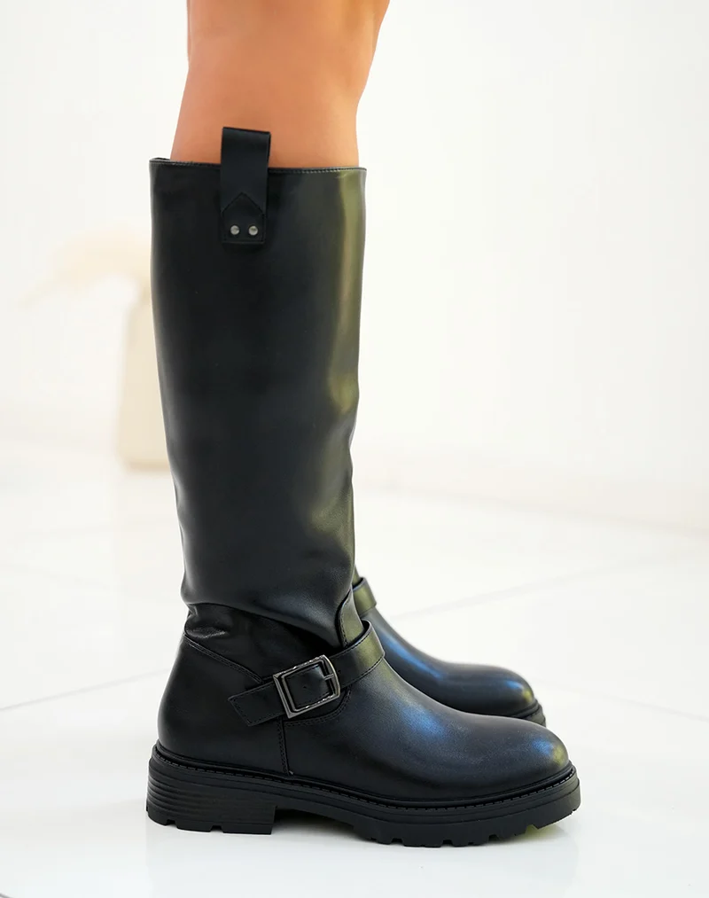 Bottes femme noires à bout rond avec lanière argentée