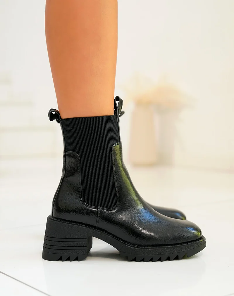 Bottines femme noires vernis effet chaussettes à semelle crantée